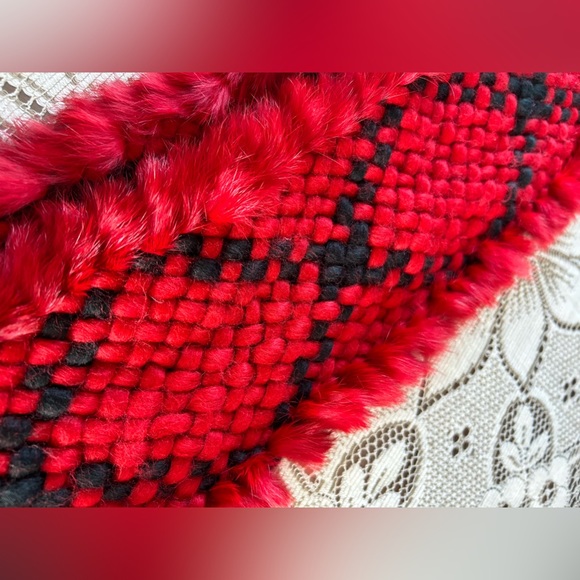 Red and black fur scarf - Picture 1 of 3